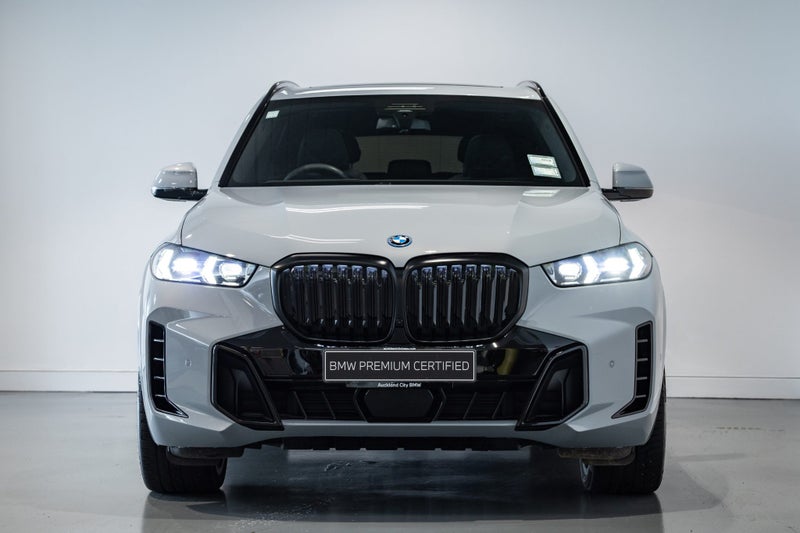 2024 BMW X5 xDrive50e M Sport image 3