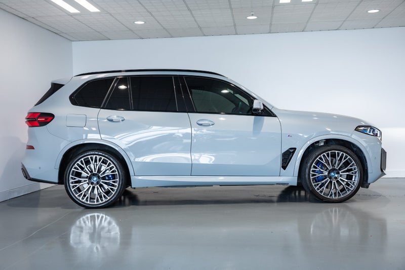 2024 BMW X5 xDrive50e M Sport image 5