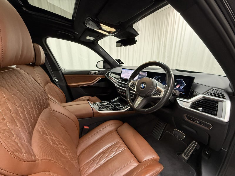 2024 BMW X7 X7 xDrive40d M Sport + Luxury + Mot... image 4
