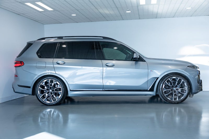 2024 BMW X7 xDrive40d M Sport Pro image 5