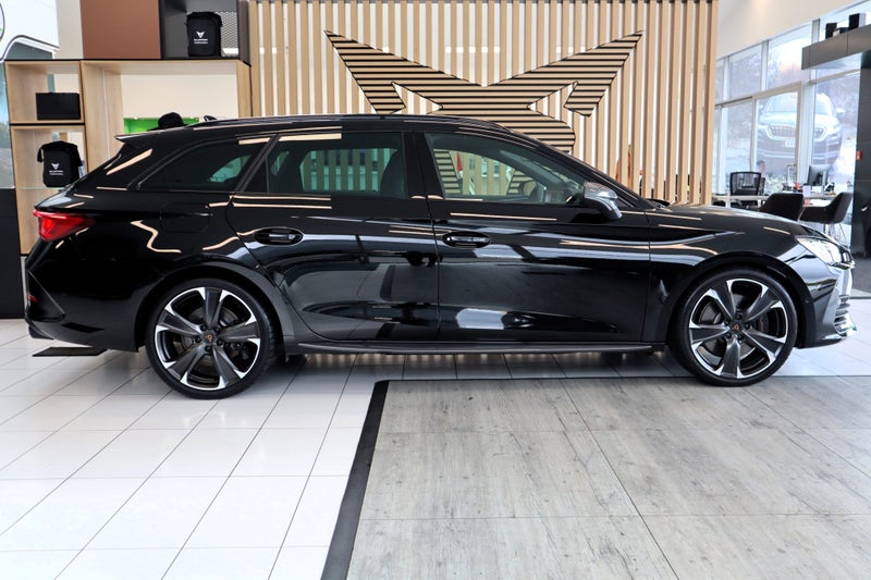 2024 Cupra Leon VZ Sportstourer 228kW Turbo Pet... image 4