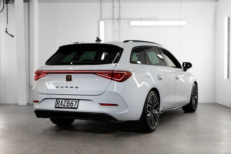 2024 Cupra Leon VZ Sportstourer image 2