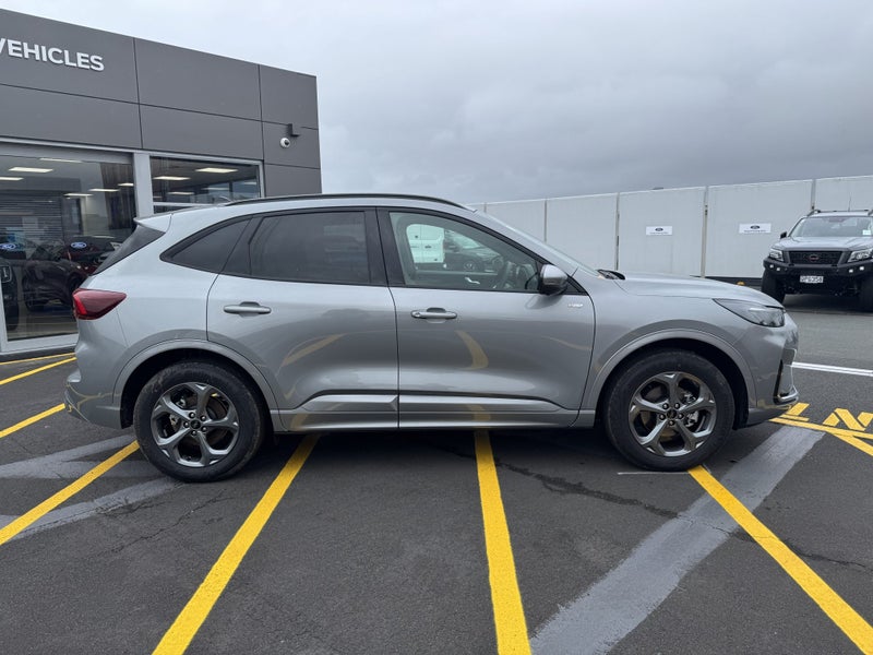 2024 Ford Escape St-Line X Phev Phev image 2