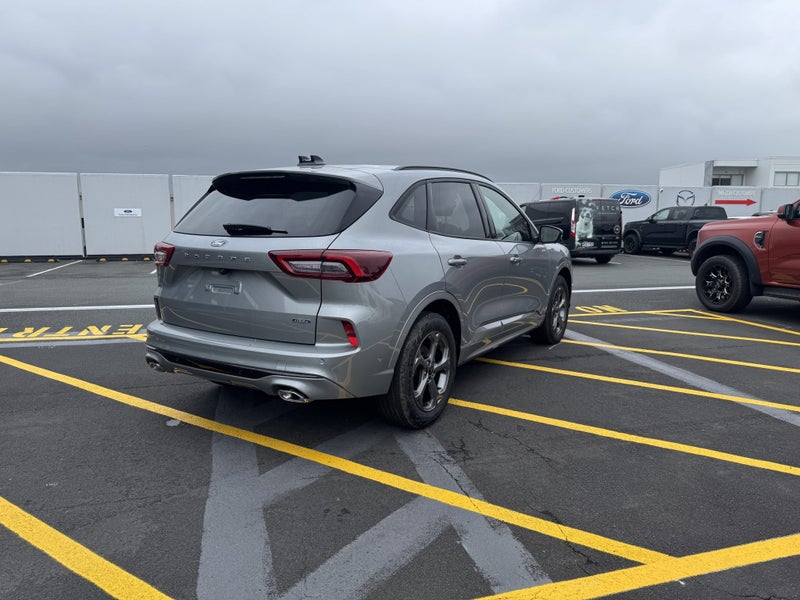 2024 Ford Escape St-Line X Phev Phev image 3