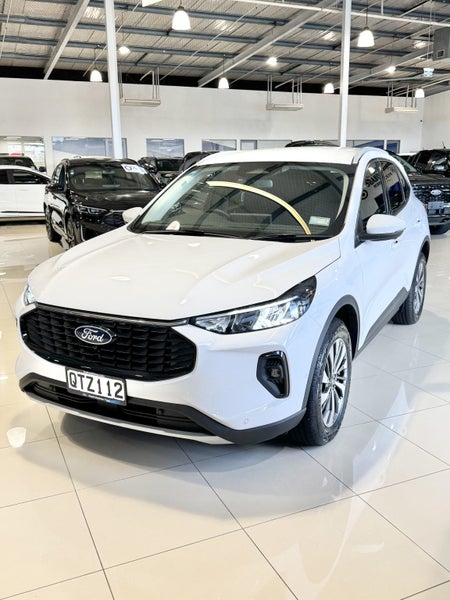 2024 Ford Escape Titanium 2.5 HYBRID image 3