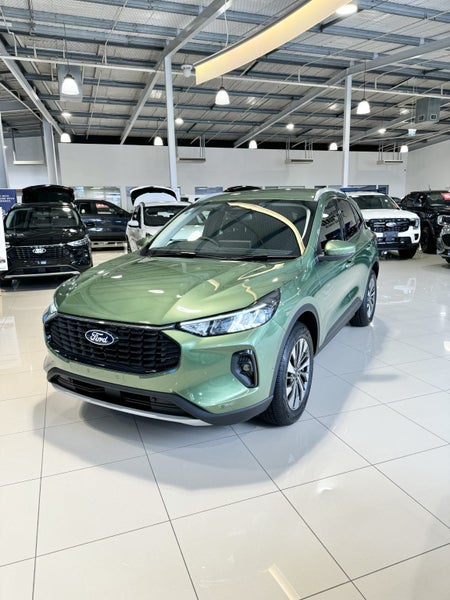 2024 Ford Escape Titanium 2.5 HYBRID image 3