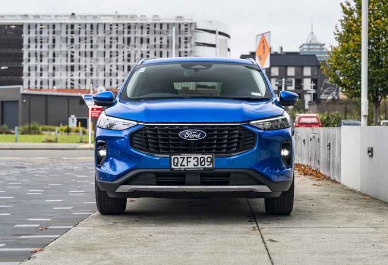 2024 Ford Escape Titanium 2.5 Hybrid image 3