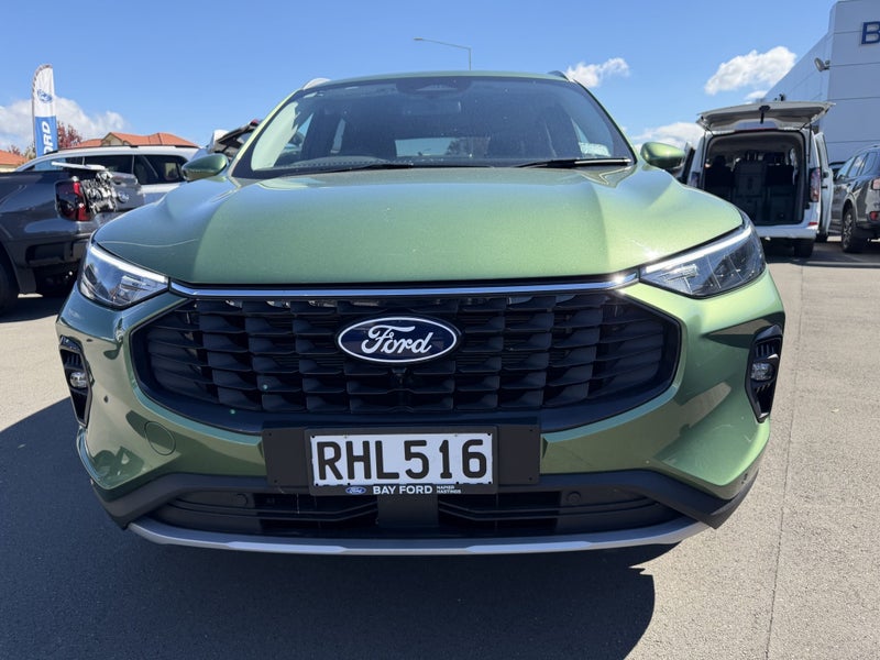 2024 Ford Escape TITANIUM 2.5L FHEV FWD SUV image 2