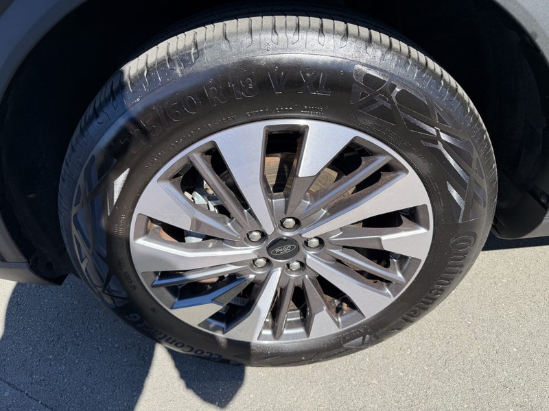 2024 Ford Escape TITANIUM 2.5L FHEV FWD SUV image 3