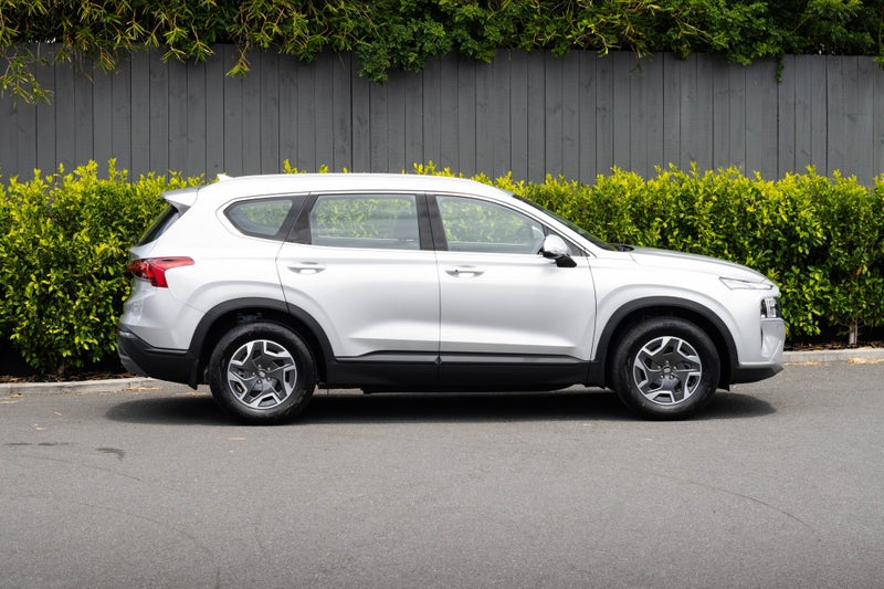 2024 Hyundai Santa Fe TMe Hybrid PE2 image 2