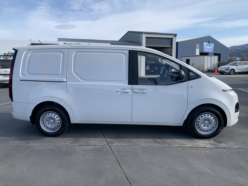 2024 Hyundai Staria Load 2.2D Auto - Panel image 3