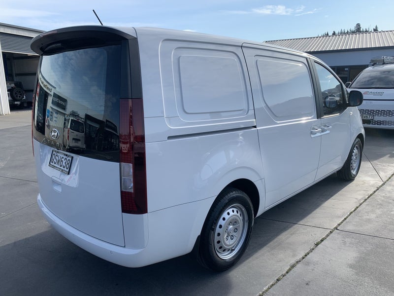 2024 Hyundai Staria Load 2.2D Auto - Panel image 4