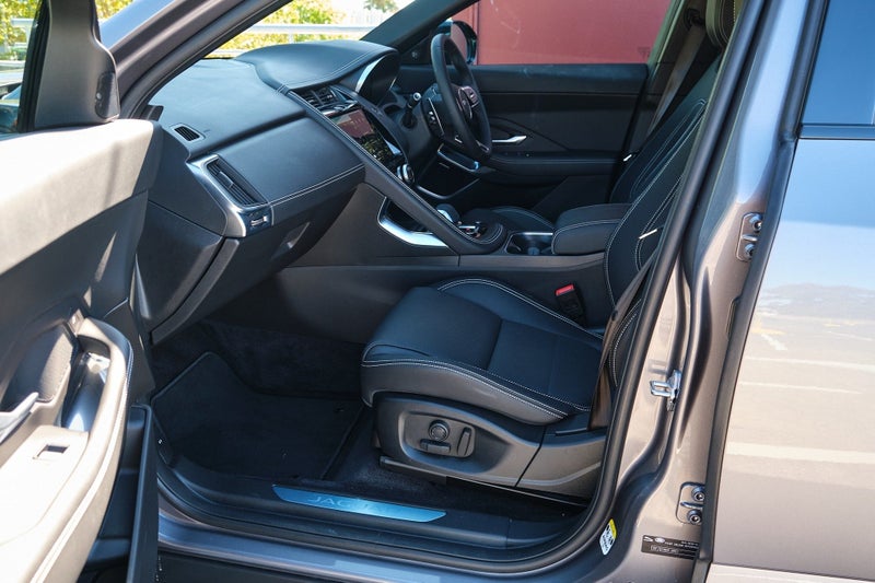 2024 Jaguar E-PACE P250 AWD R-Dynamic SE image 3