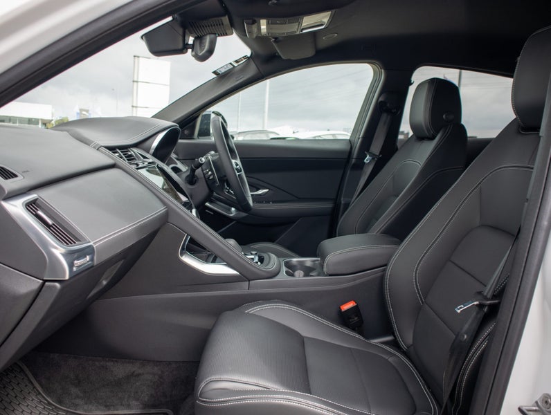 2024 Jaguar E-PACE P250 AWD R-Dynamic SE image 3