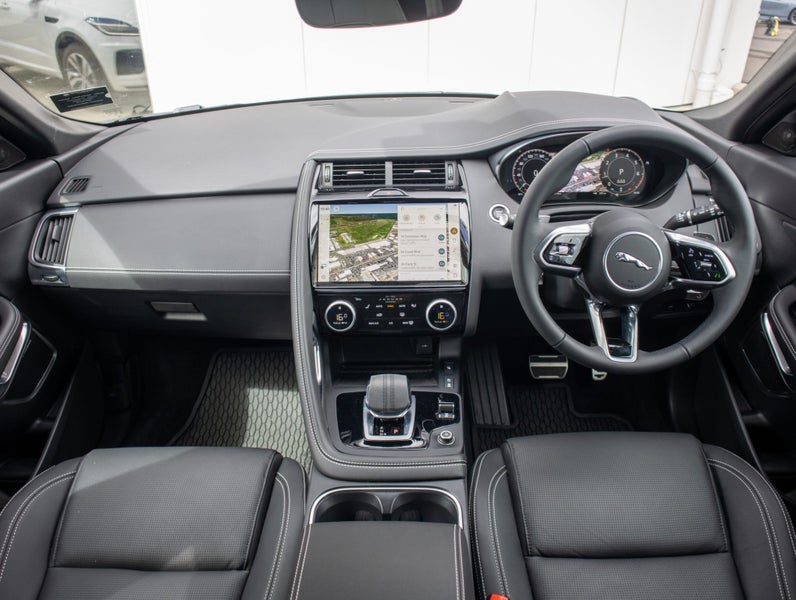 2024 Jaguar E-PACE P250 AWD R-Dynamic SE image 4