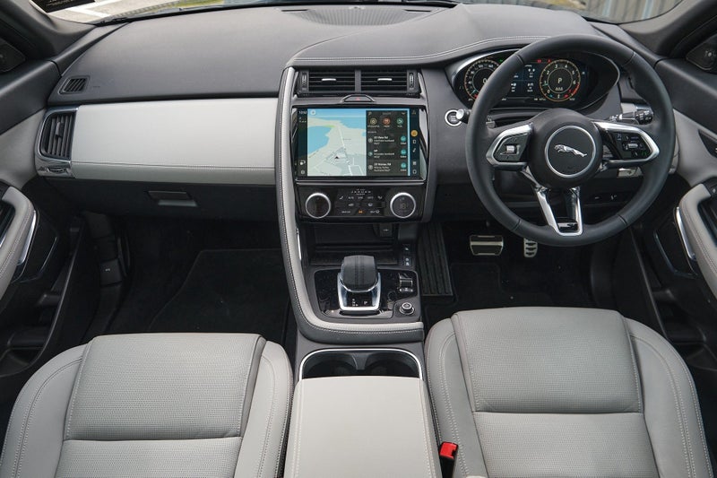 2024 Jaguar E-PACE P250 AWD R-Dynamic SE image 4