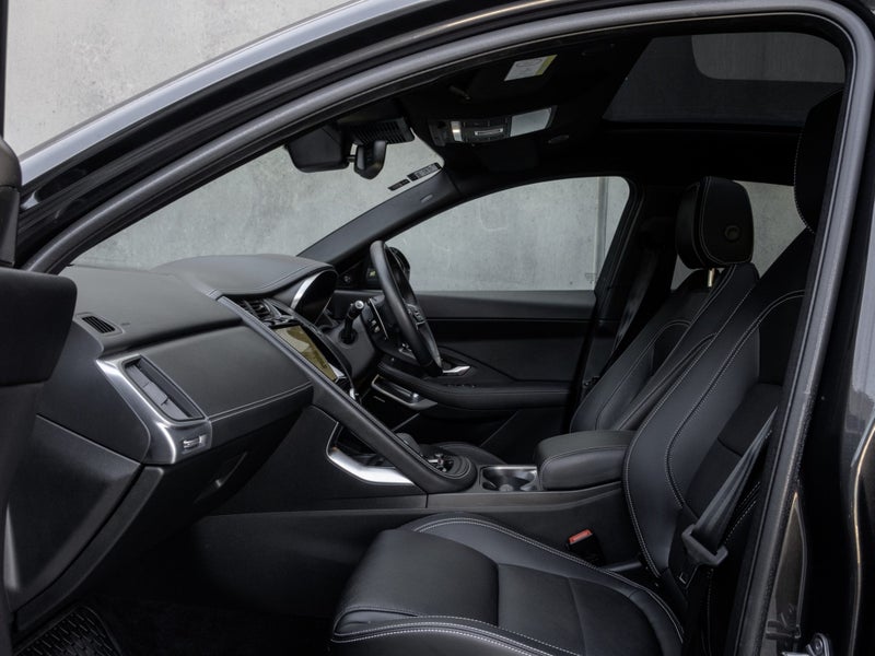 2024 Jaguar E-PACE P250 AWD R-DYNAMIC SE image 3