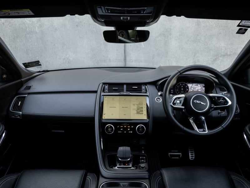 2024 Jaguar E-PACE P250 AWD R-DYNAMIC SE image 4