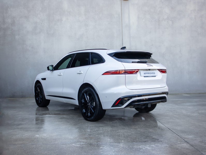2024 Jaguar F-PACE P250 R-DYNAMIC SE image 2