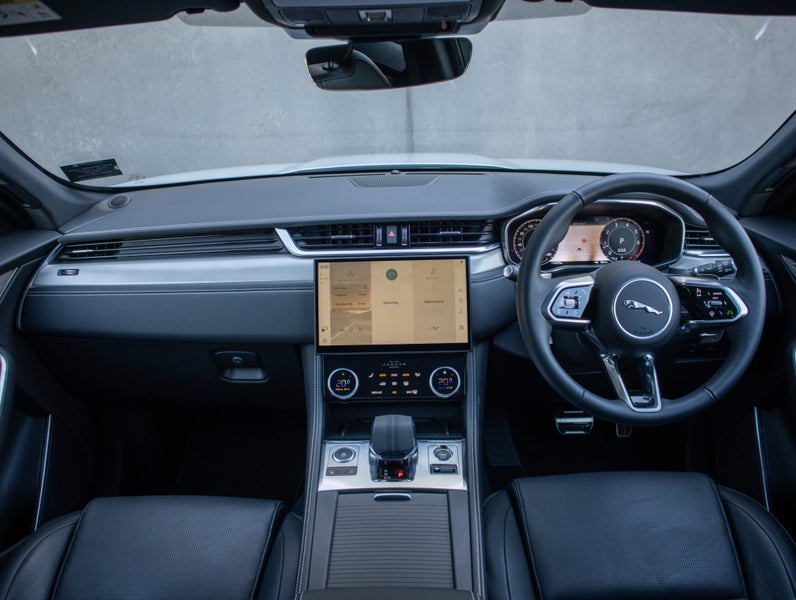 2024 Jaguar F-PACE P250 R-DYNAMIC SE image 4