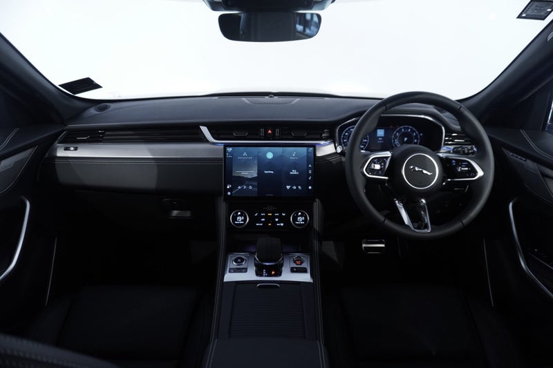 2024 Jaguar F-PACE P250 R-DYNAMIC SE, 2.0 TURBO... image 4