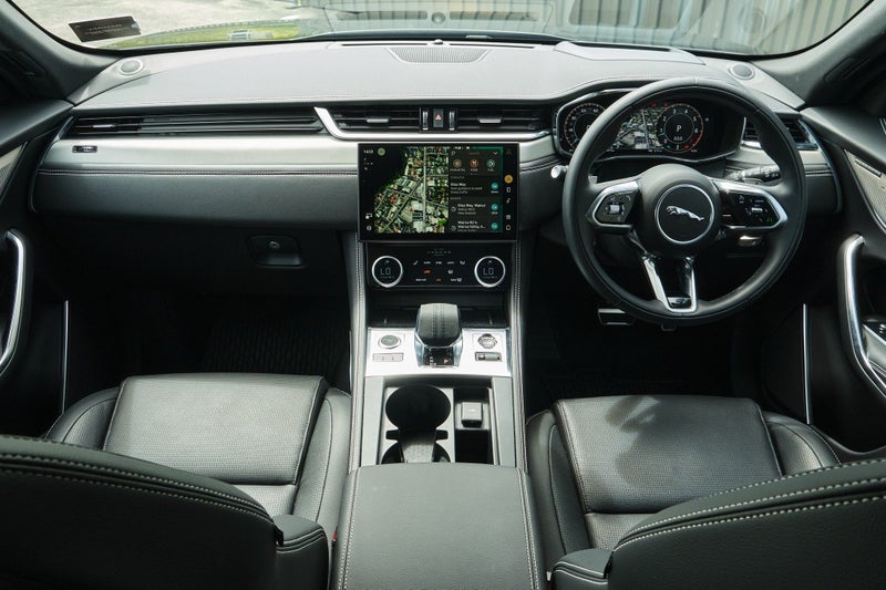 2024 Jaguar F-PACE P250 R-Dynamic SE image 4