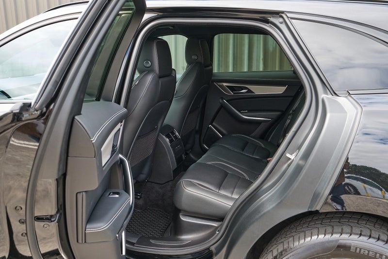 2024 Jaguar F-PACE P250 R-Dynamic SE image 5