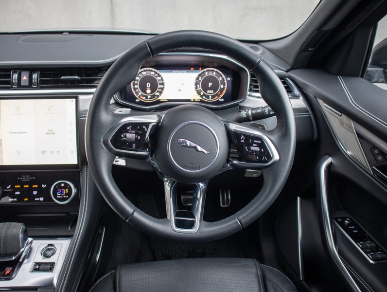 2024 Jaguar F-PACE P250 R-Dynamic SE image 4