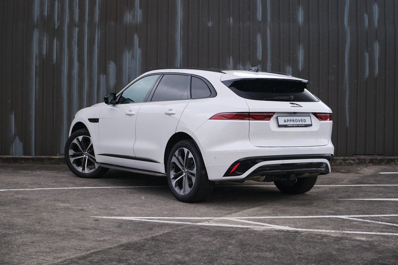 2024 Jaguar F-PACE P250 R-Dynamic SE image 3