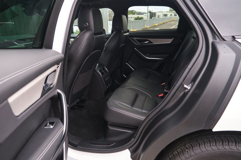 2024 Jaguar F-PACE P250 R-Dynamic SE image 4