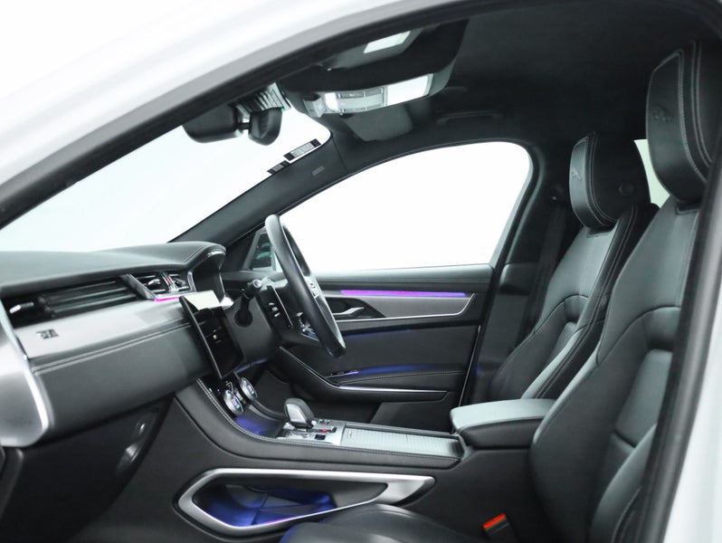 2024 Jaguar F-PACE P250 R-Dynamic Se image 3