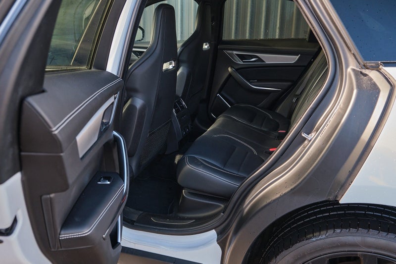2024 Jaguar F-PACE P400e R-Dynamic HSE image 3