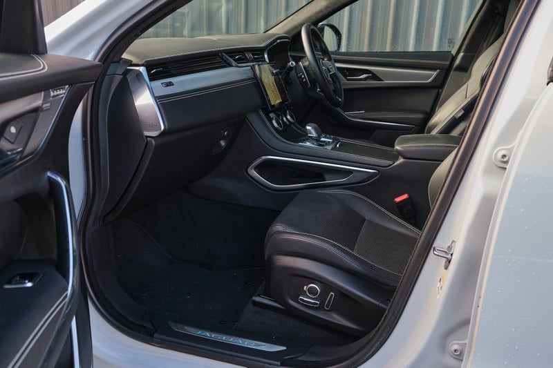 2024 Jaguar F-PACE P400e R-Dynamic HSE image 5