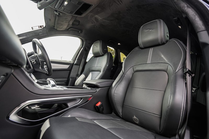 2024 Jaguar F-PACE P400e R-Dynamic HSE image 3