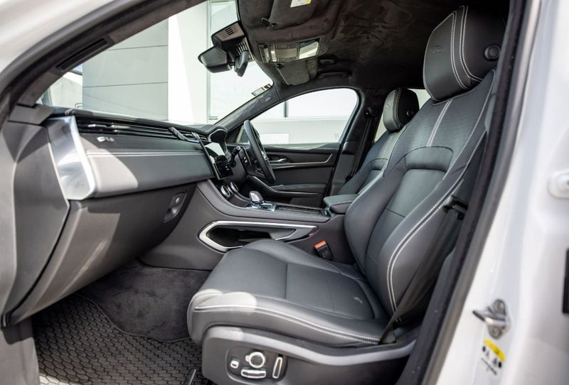 2024 Jaguar F-PACE P400e R-Dynamic HSE image 3