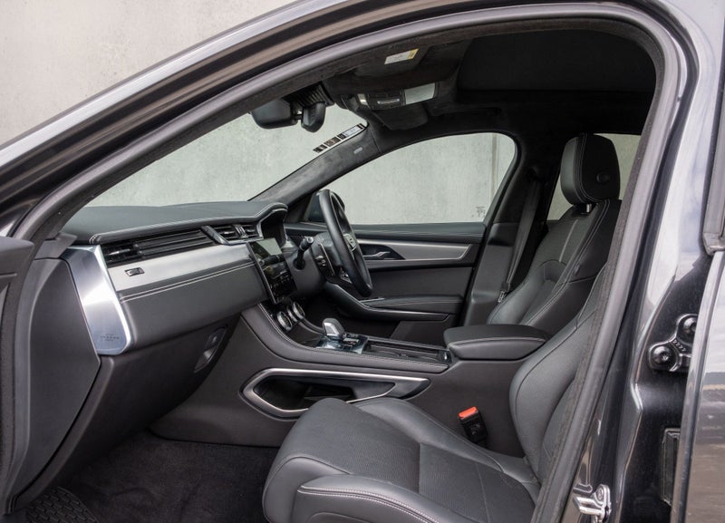 2024 Jaguar F-PACE P400e R-Dynamic HSE image 3