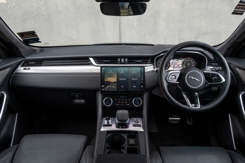 2024 Jaguar F-PACE P400e R-Dynamic HSE image 4