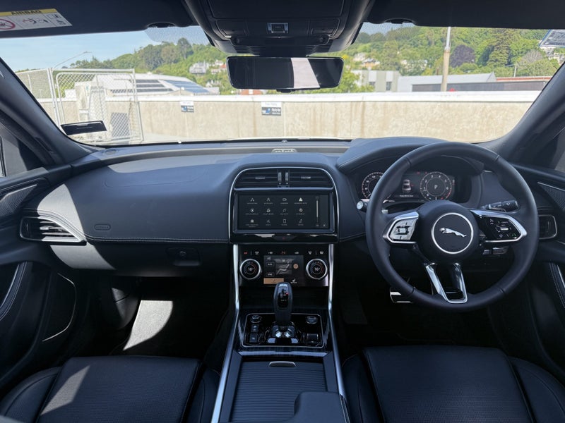 2024 Jaguar XE 300 Sport Awd 2.0P image 3