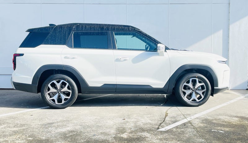 2024 KGM Torres 2WD image 3