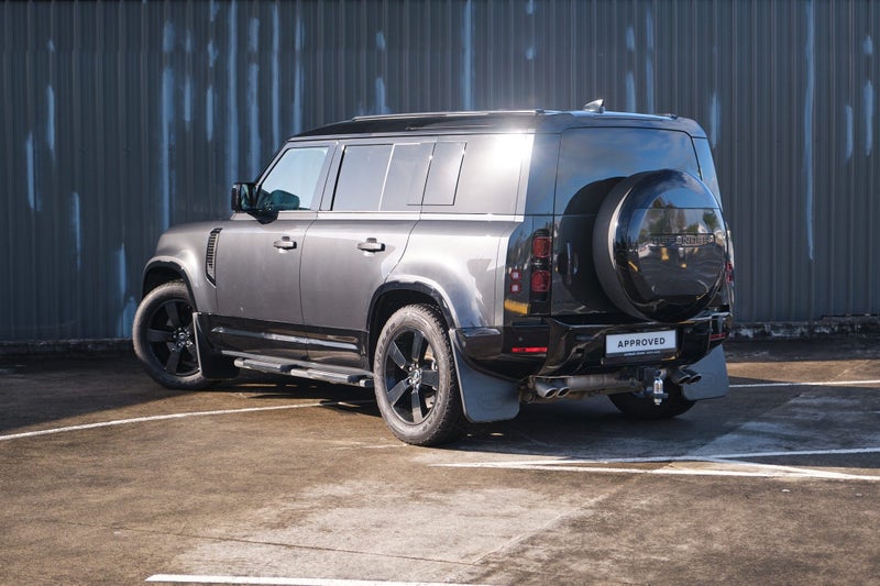 2024 Land Rover Defender 110 425 EDITION image 3