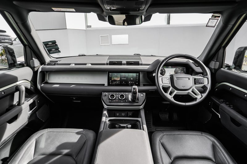 2024 Land Rover Defender 110 D240 S image 4