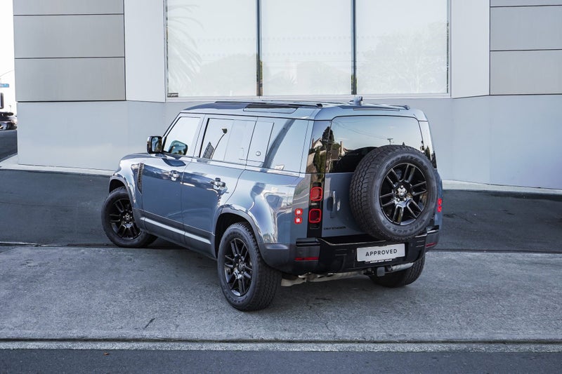 2024 Land Rover Defender 110 D250 S image 2