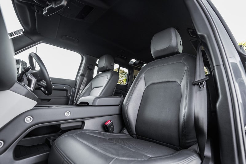 2024 Land Rover Defender 110 D250 S image 3