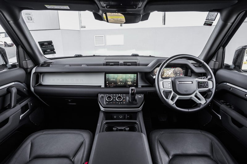 2024 Land Rover Defender 110 D250 S image 4