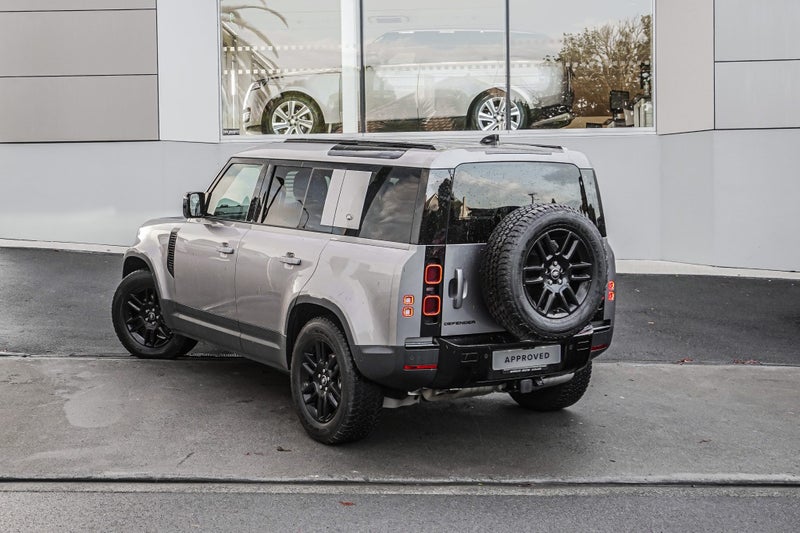 2024 Land Rover Defender 110 D250 S image 2