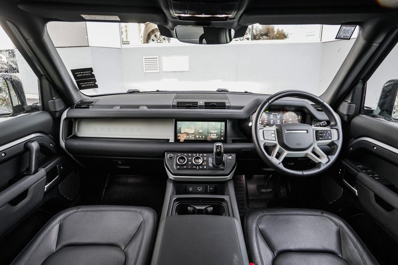 2024 Land Rover Defender 110 D250 S image 4