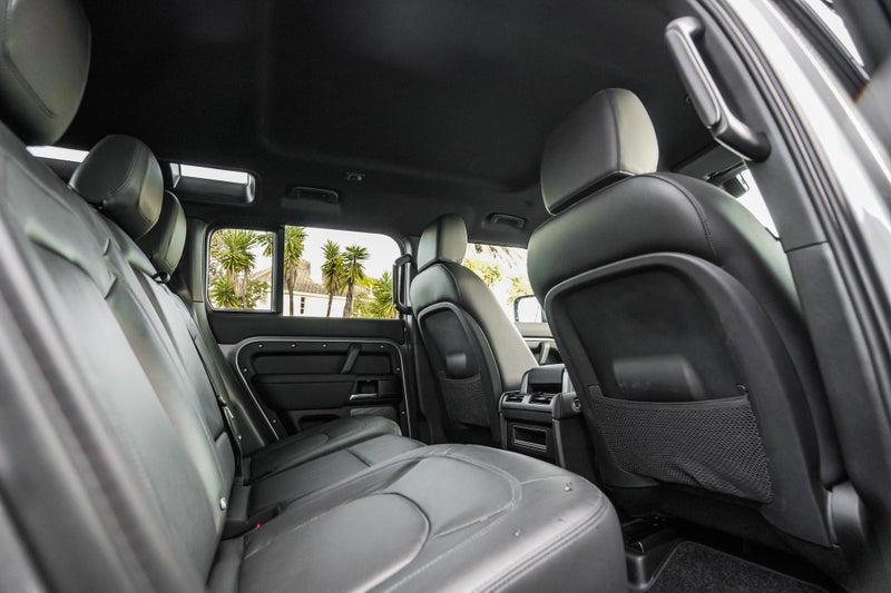 2024 Land Rover Defender 110 D250 S image 5