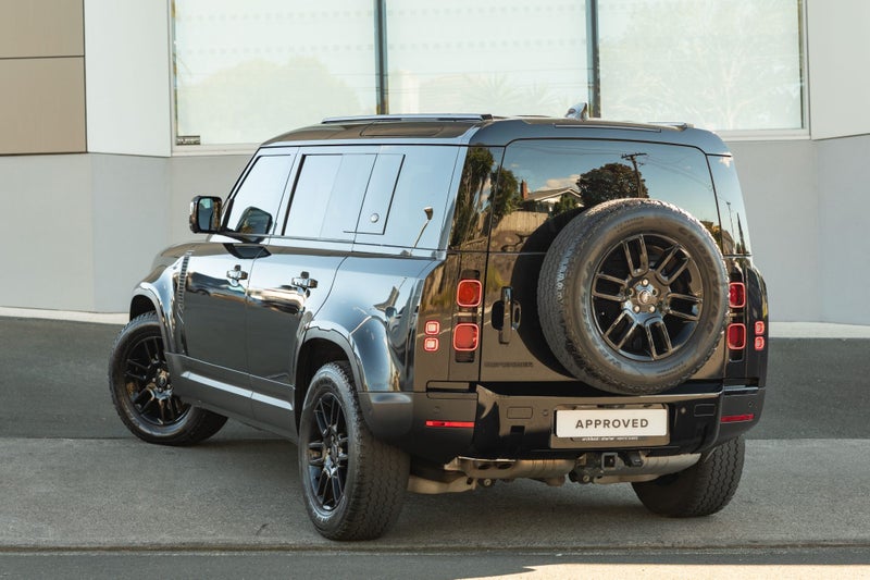 2024 Land Rover Defender 110 D250 S image 2