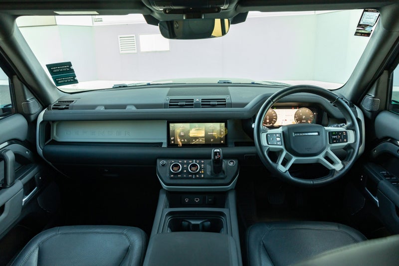 2024 Land Rover Defender 110 D250 S image 4