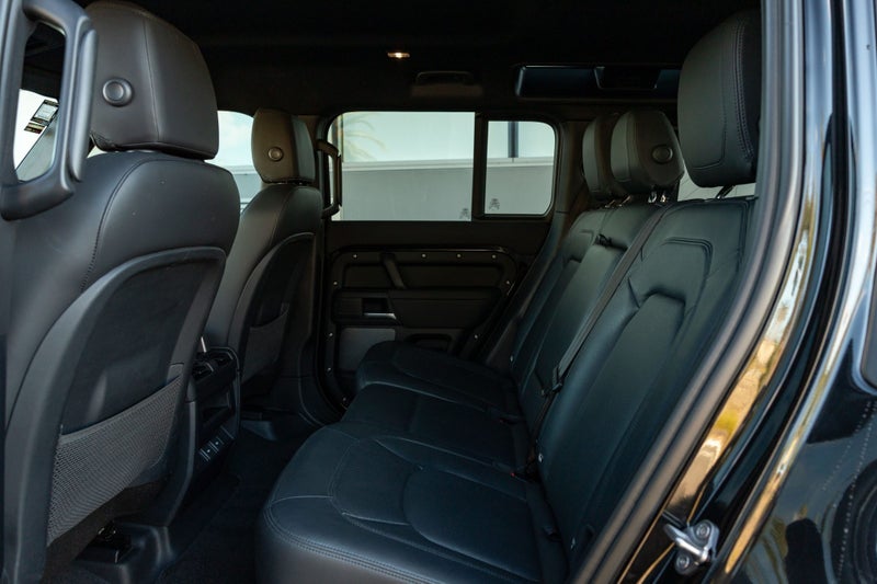 2024 Land Rover Defender 110 D250 S image 5
